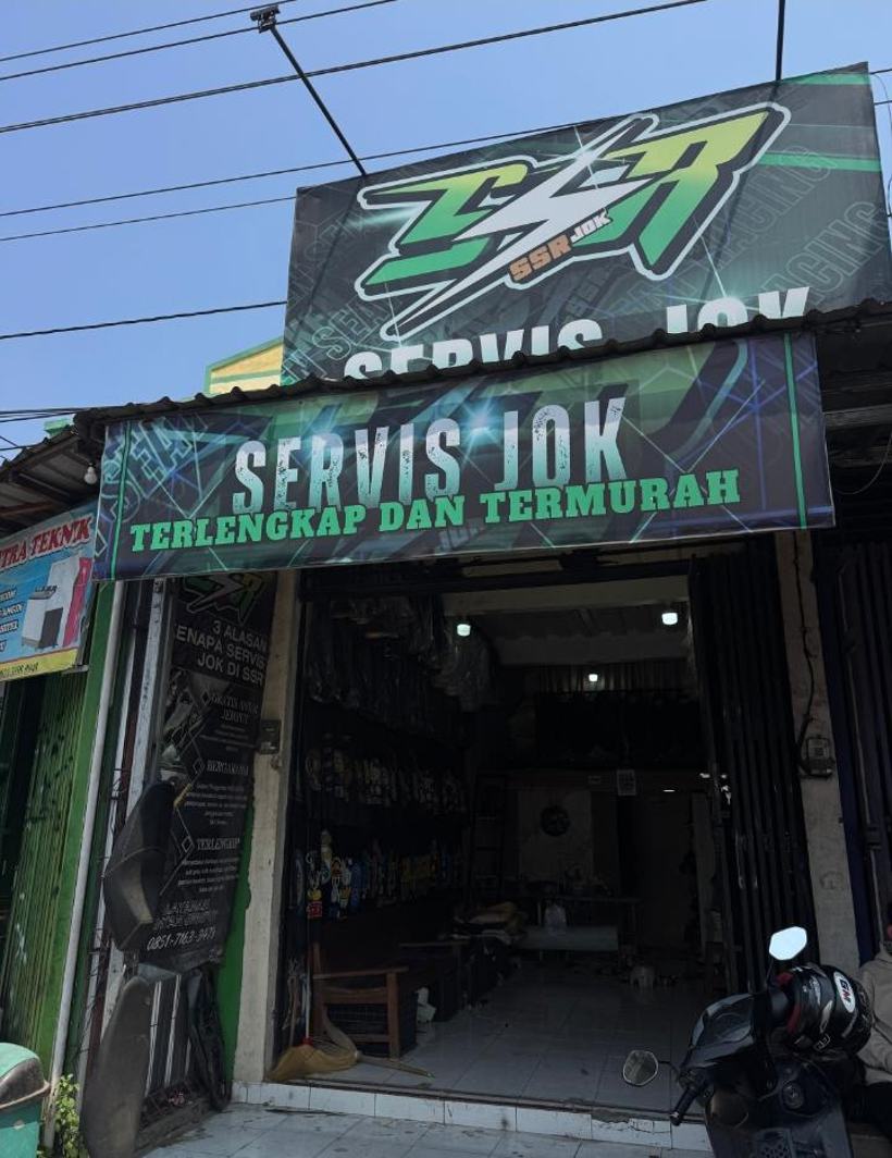 Tampak depan toko Servis Jok SSR Trayeman